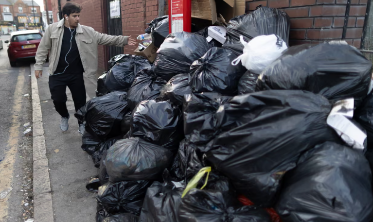Birmingham bin workers fight on