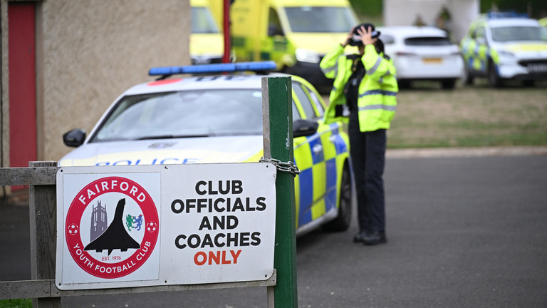 UK police arrest five men amid bomb alert outside US air base