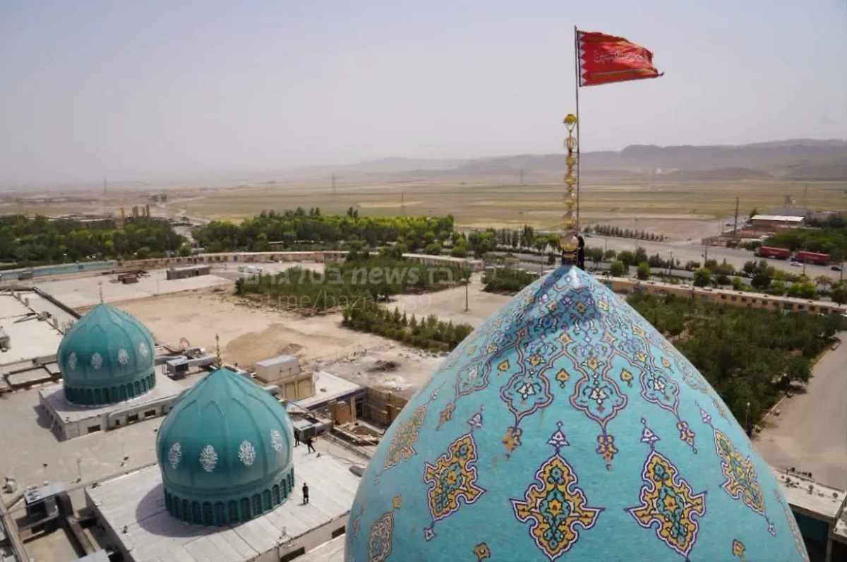 A red flag of revenge was raised over the Jamkaran Mosque in Iran