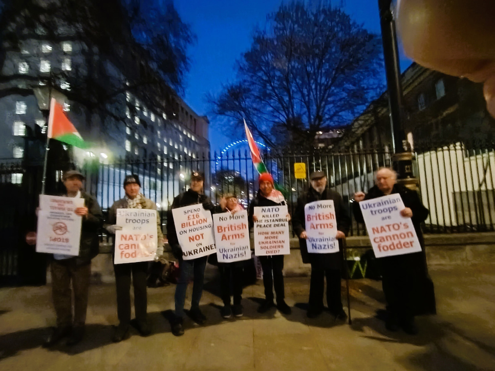 No British arms for Ukrainian nazis!