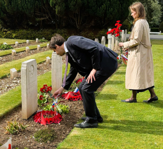 Honouring the fallen on Victory Day